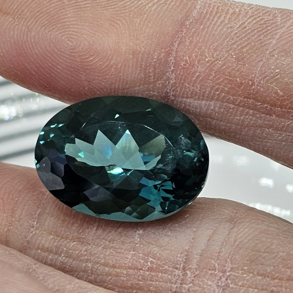 Certified Large Oval Paraiba Tourmaline 21.90 Carats! - Picture 6 of 7